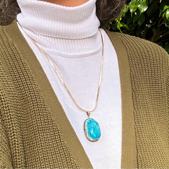 ✨VINTAGE✨ Egyptian tourist trade necklace, ceramic scarab with silver chain. - Picture 2 of 4